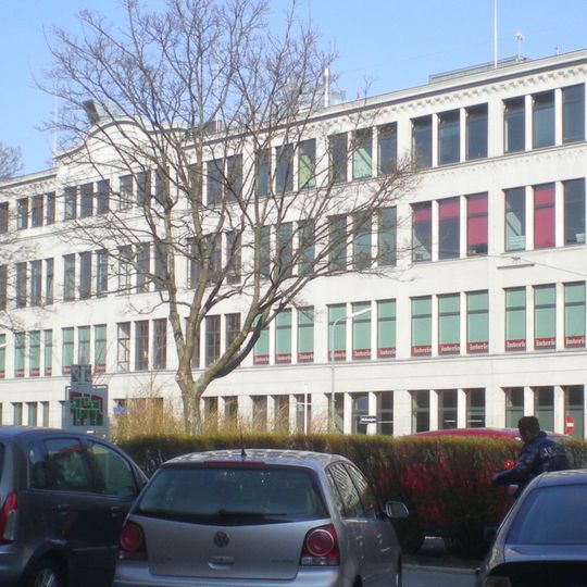 Hauptgebäude der ehem. Zigarettenpapierfabrik Samum