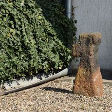 Smírčí kříž u rohu ulic Jirkovská a Chomutovská v Údlicích