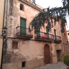 Casa davant de l'església