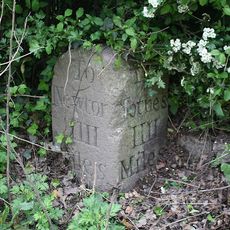 Milestone, 30m S of Bowbridge and turn to Eern Barn
