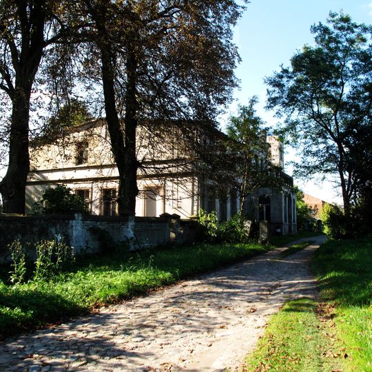 Zespół pałacowy w Sulicicach