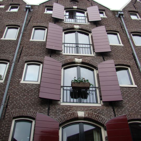 Pakhuis met puntgevel