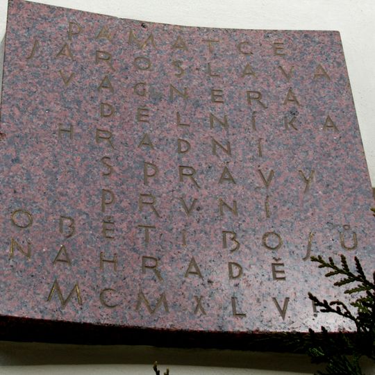 Pamětní deska Jaroslava Vágnera na II. nádvoří Pražkého hradu