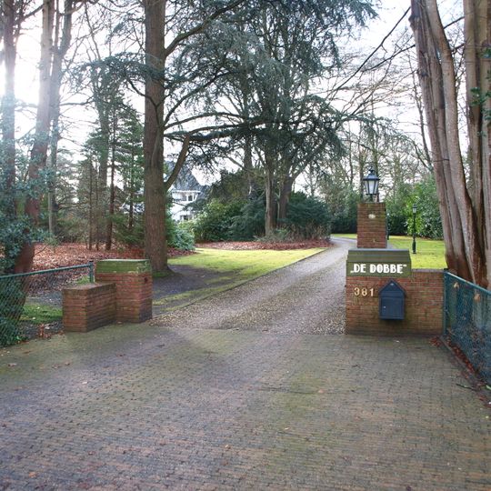 De Dobbe, hekpijlers