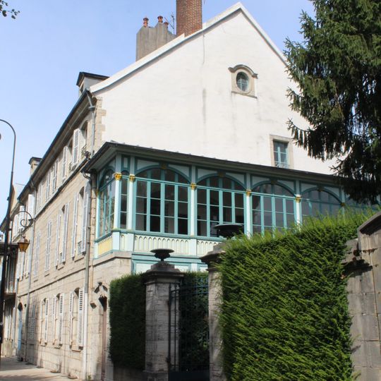Maison, 6 place Perraud