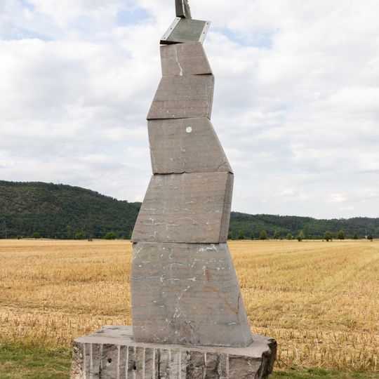 Plastika Geometrie růstu na Cestě mramoru v Dobřichovicích