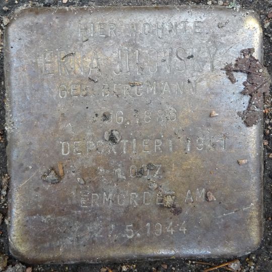 Stolperstein en memoria de Erna Jilovsky