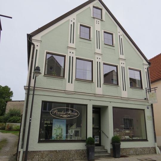 Wohn- und Geschäftshaus