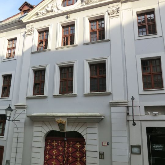 Wohnhaus in geschlossener Bebauung, mit Hofflügel Neißstraße 19
