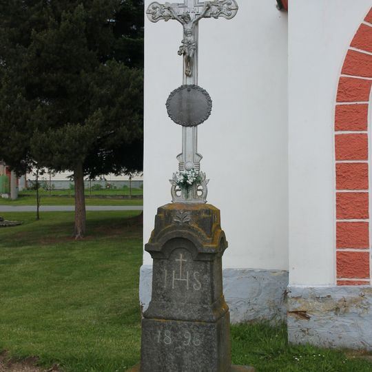 Kříž u kaple Panny Marie Sedmibolestné v Buku