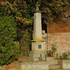 Kříž na východním okraji Lázní Toušeň