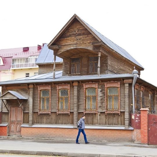 Дом с мезонином