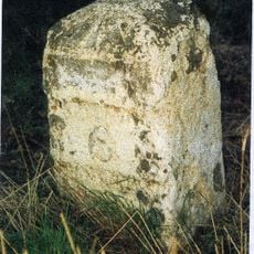 Milestone, 400m ESE of Hurst Green, by farm