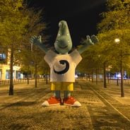 statue