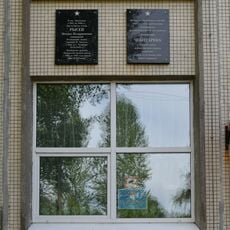 Здание, где в 1927-1930 гг. учился в школе летчик М.И. Рысев, повторивший подвиг Н. Гастелло в январе 1945 г. в боях за Будапешт в январе 1945 г. (Никольское)