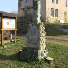 Pomník objeviteli zdroje pitné vody pro obec v Chvalově