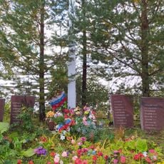 Братская могила советских воинов, погибших в боях с фашистскими захватчиками (Эльмус)