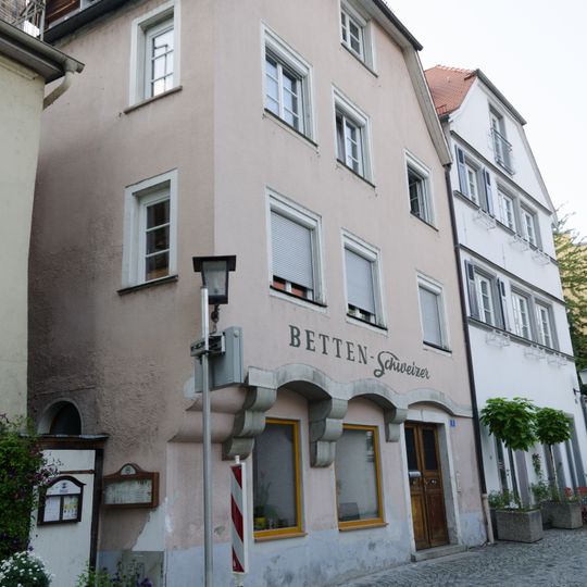 Wohn- und Geschäftshaus