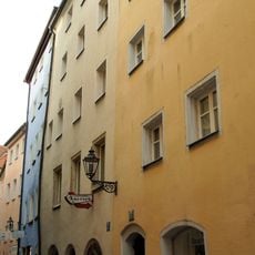 Wohn- und Geschäftshaus