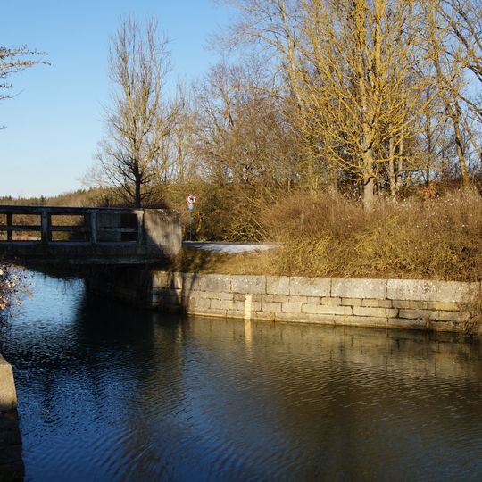 Strassenbrücke zwischen Kettenbachdamm und Gruberbachdamm