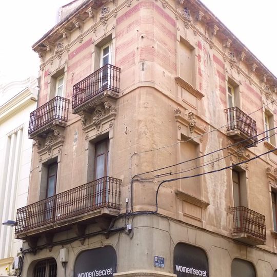 Edifici al raval de Jesús, 20