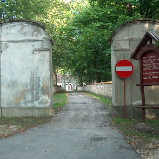 Brama zachodnia klasztoru pokamedulskiego w Rytwianach