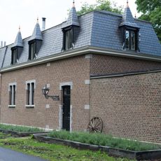 Klein Vaeshartelt: service houses
