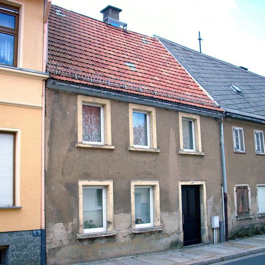 Wohnhaus in geschlossener Bebauung Großröhrsdorfer Straße 26
