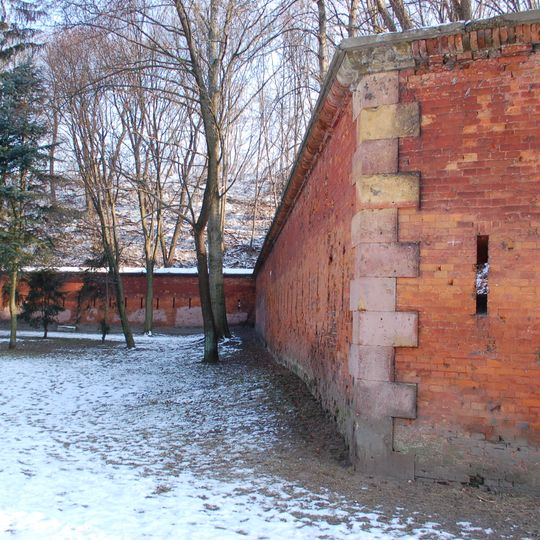 Cytadela z murami, bramami i umocnieniami