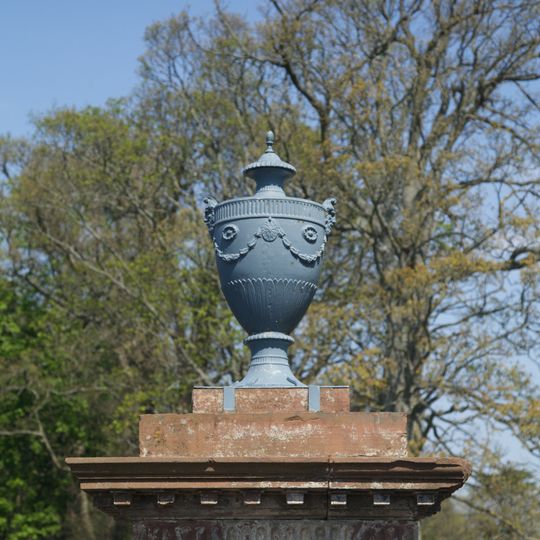 Forgandenny, Rossie House, Gatepiers