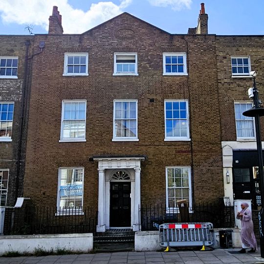 Forecourt Walls To Number 91