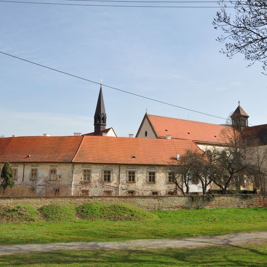 Hlavní budova kláštera Porta coeli