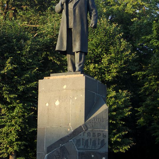 Statue of Lenin at Sofiyskaya Square