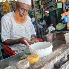 Kutupalong Market, Lambashia Road.