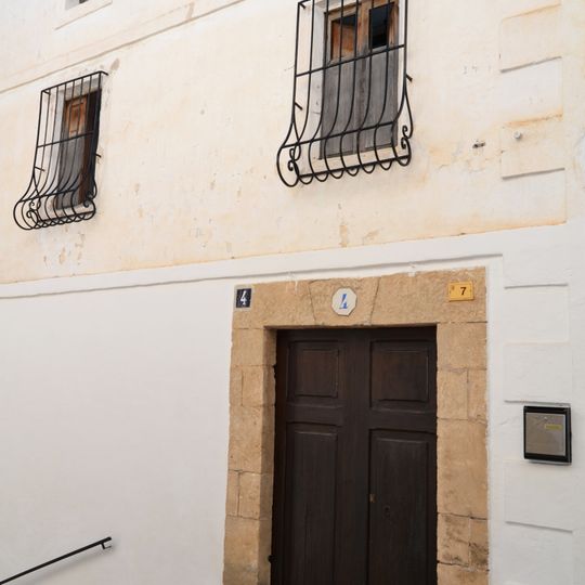 Edificio en el Calle Migdia, 7, esquina con Calle Colón, 26