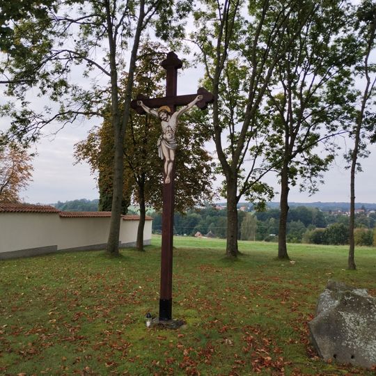 Kříž před hřbitovem