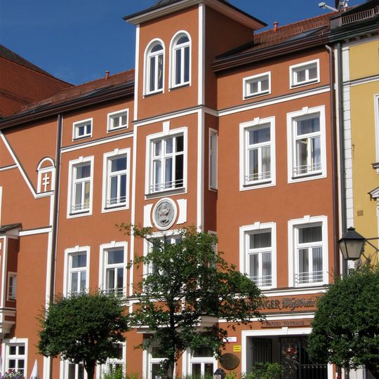 Wohn- und Geschäftshaus