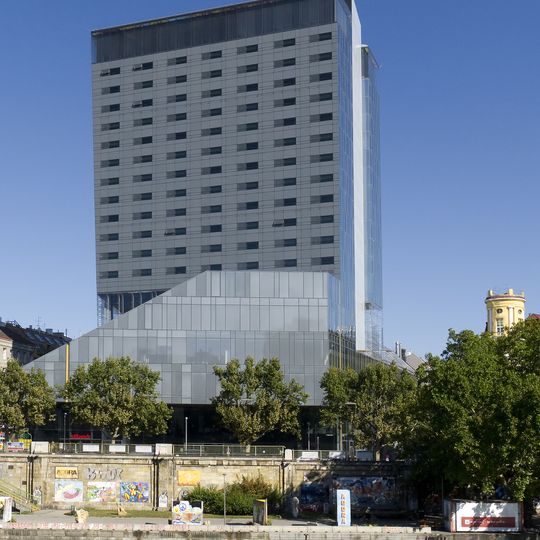 Uniqa Hotel- und Geschäftsgebäude