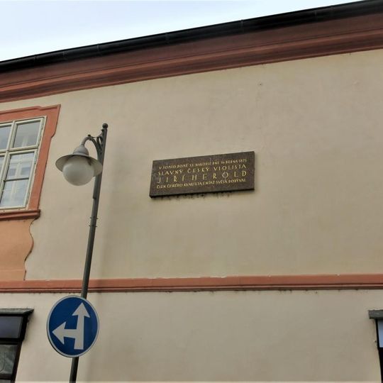 Pamětní deska Jiřího Herolda na domě Vysoká 81 v Rakovníku