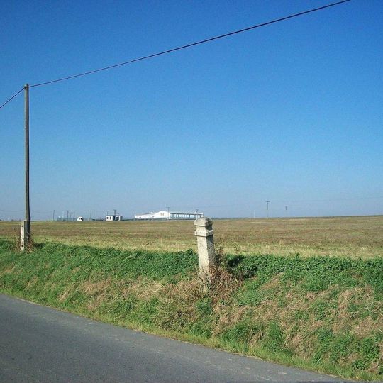 Kříž západně od Mračnic