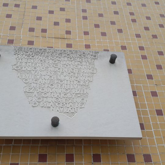 Pamětní deska sběrného tábora nucených prací na Burešově ulici v Brně