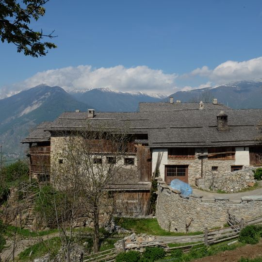 Hof in Muntetschinig