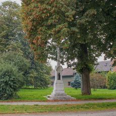 Kříž v Hlušovicích na ulici Hlavní