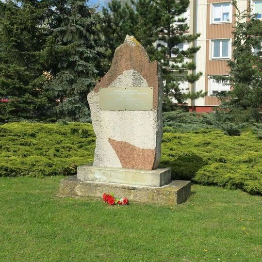 Pomník Josefa Moláka v parku na Plzeňské ulici v Berouně