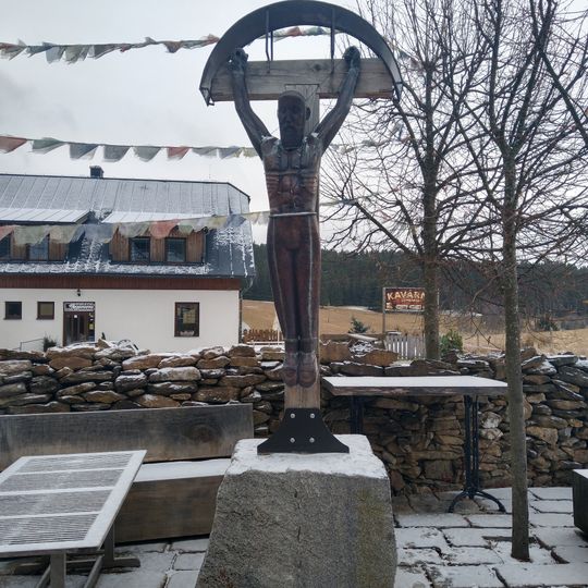 Kříž u restaurace v severní části obce