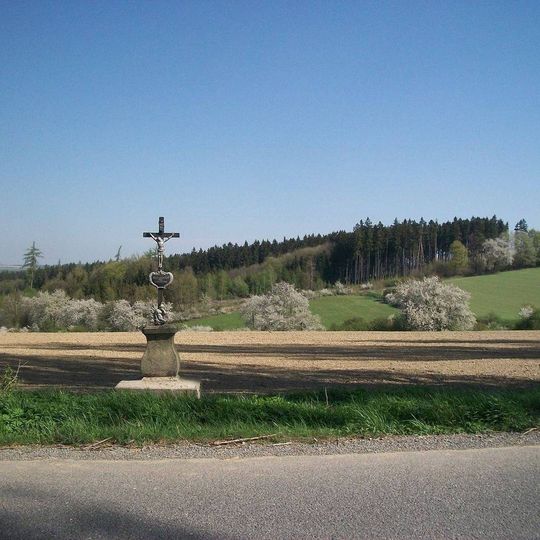 Kříž nad Kozmicemi pod cestou na Pořín