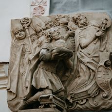 Reliéf so sv. Štefanom, sv. Ladislavom, sv. Imrichom a cirkevnými hodnostármi