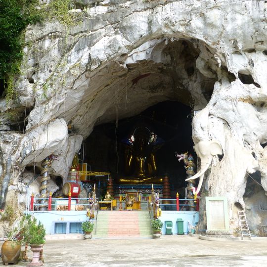 Wat Tham Khao Rup Chang