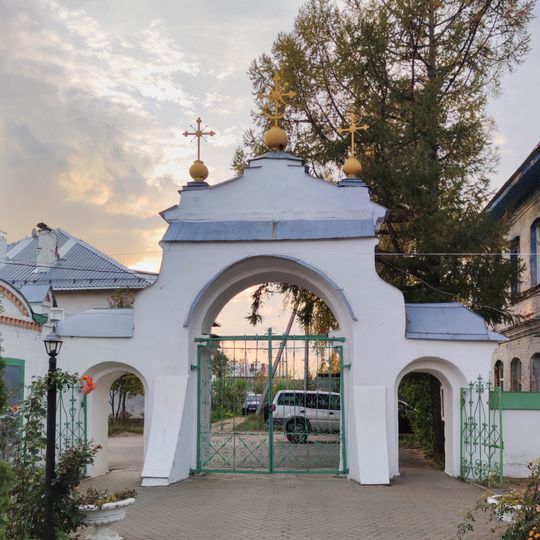 Улица Гагарина 22, ограда церкви