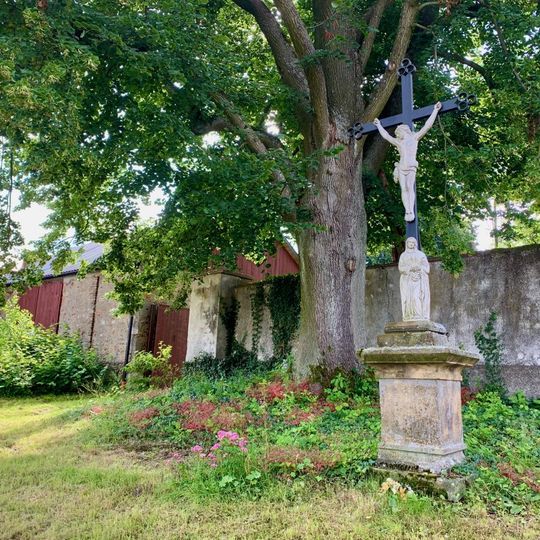 Kříž v Havlíčkově Borové v ulici Dlážděná